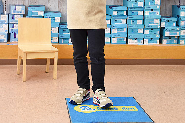 子供の足の計測 子供の足の計測