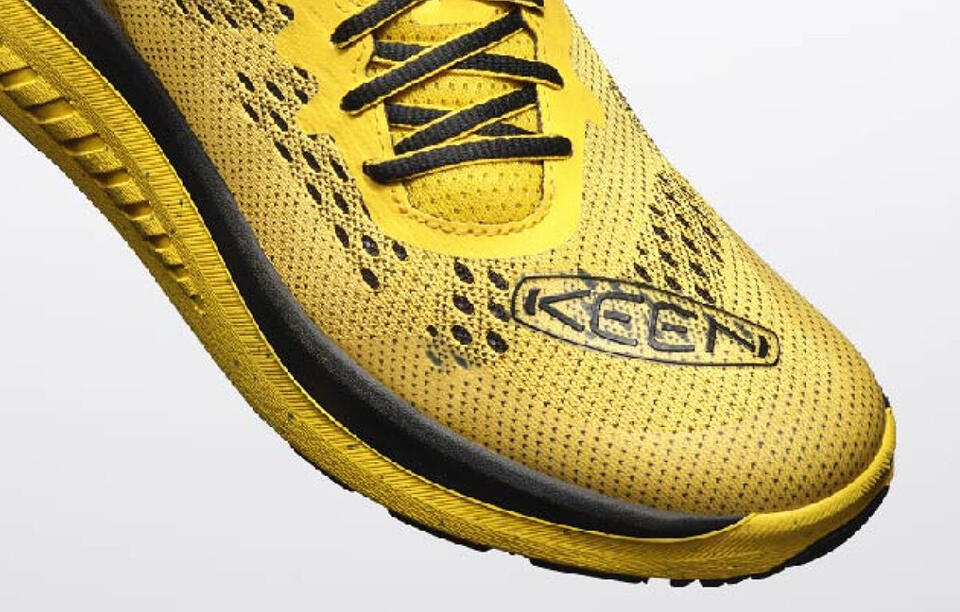 まるで転がるような歩き心地の新ウォーキングシューズ KEEN WK400 